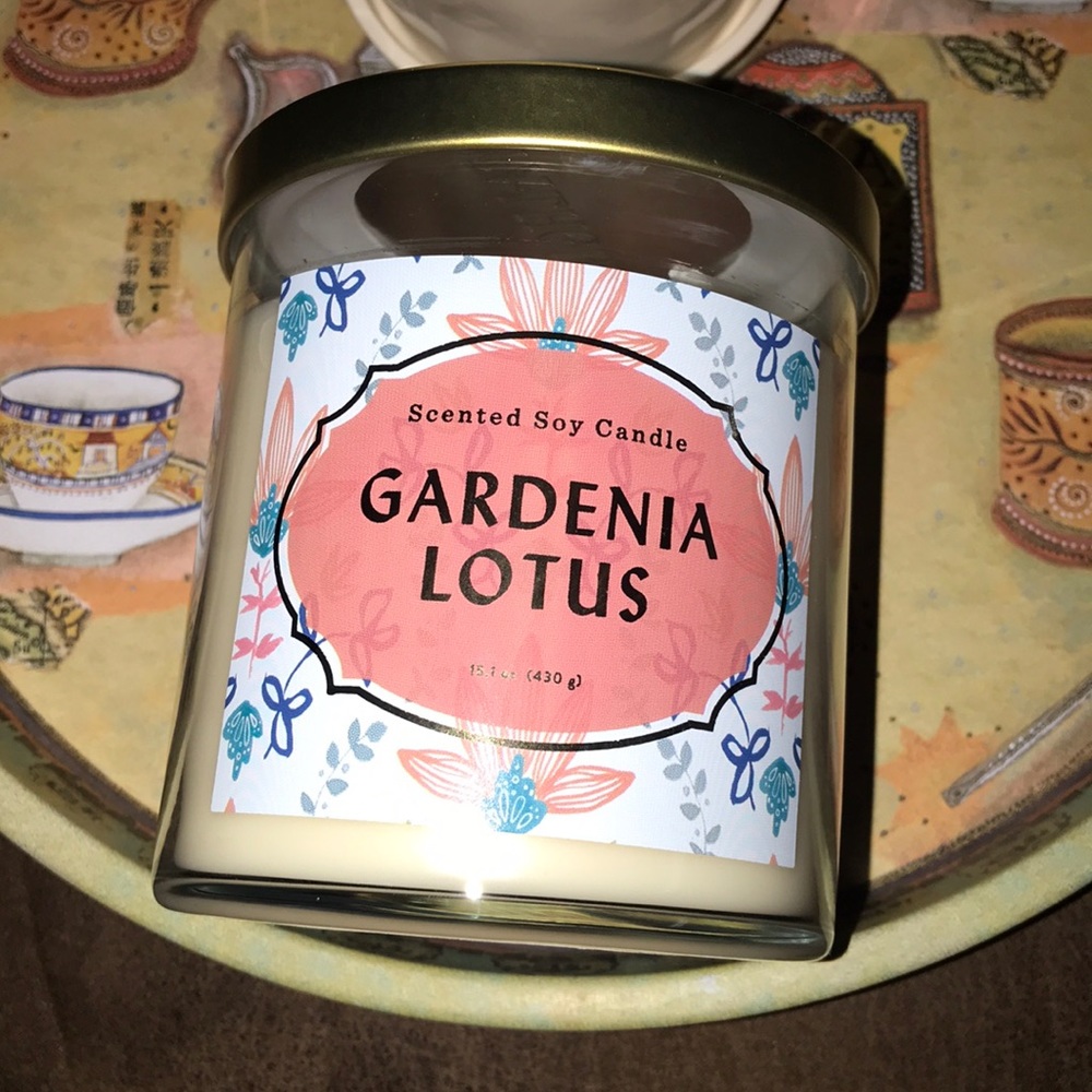 NWT Gardenia Lotus 2 wick candle by Opalhouse - Picture 4 of 9